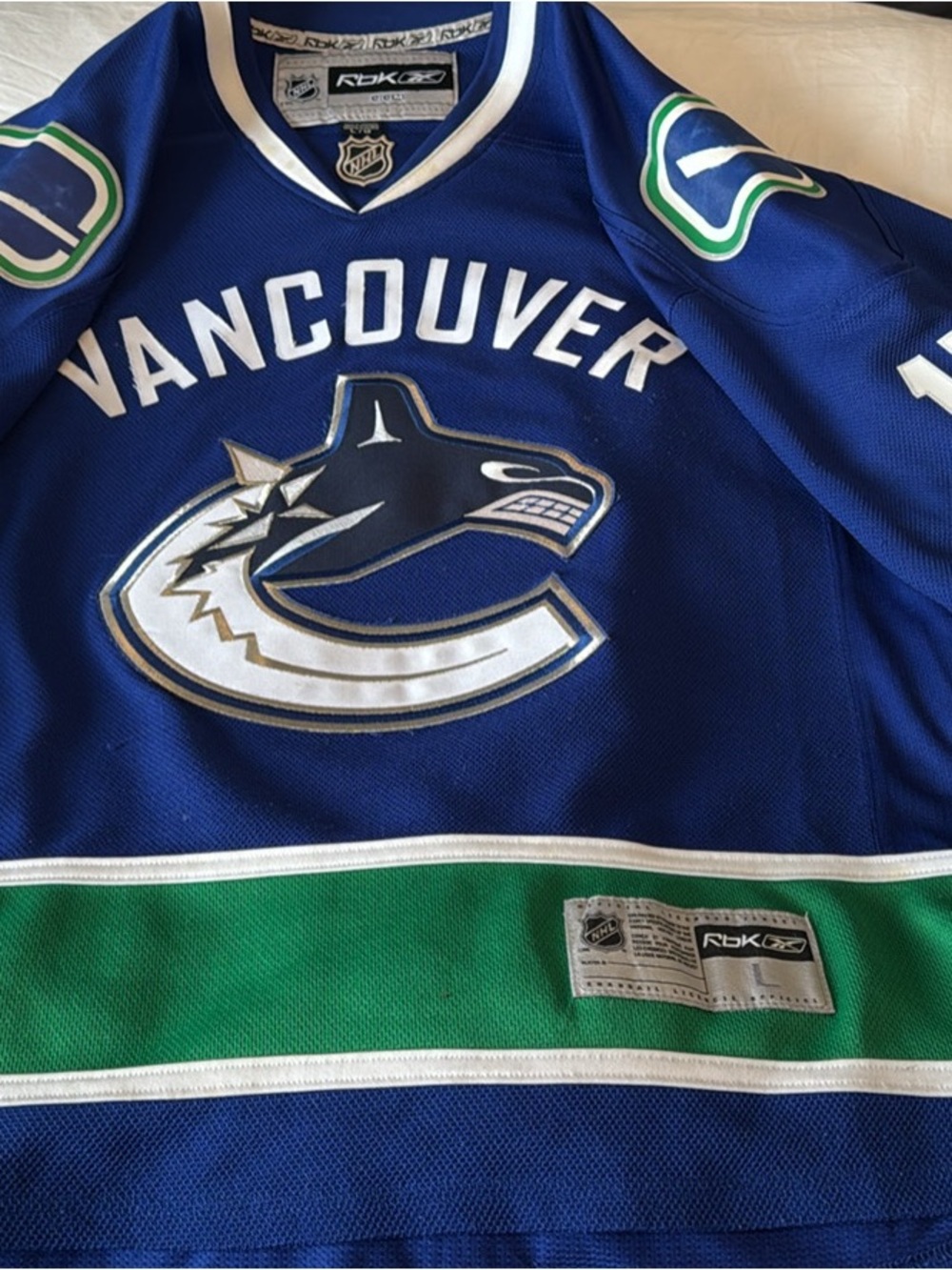 Kesler Vancouver Canucks Hockey Jersey with Green Accent